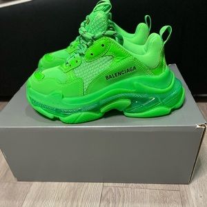 Woman triple s balenciaga size 37